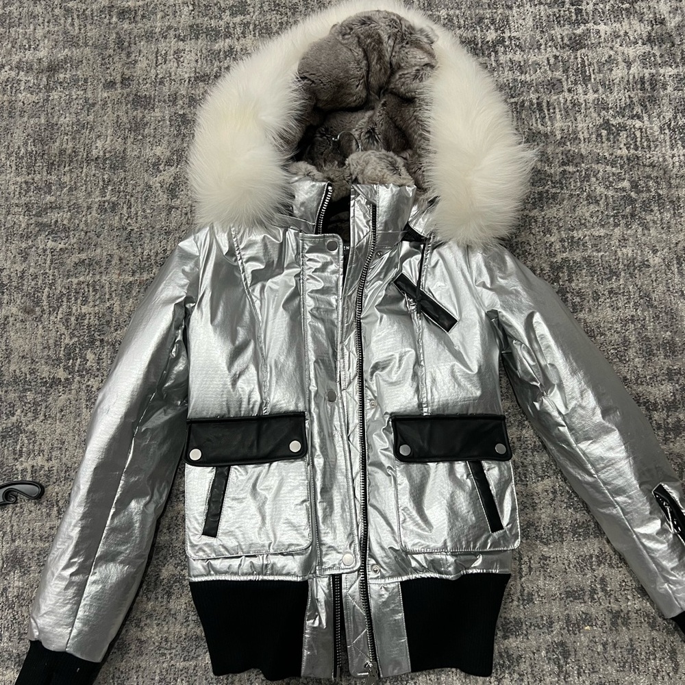 Stylish Silver Women's Ski Jacket with Fur Trim